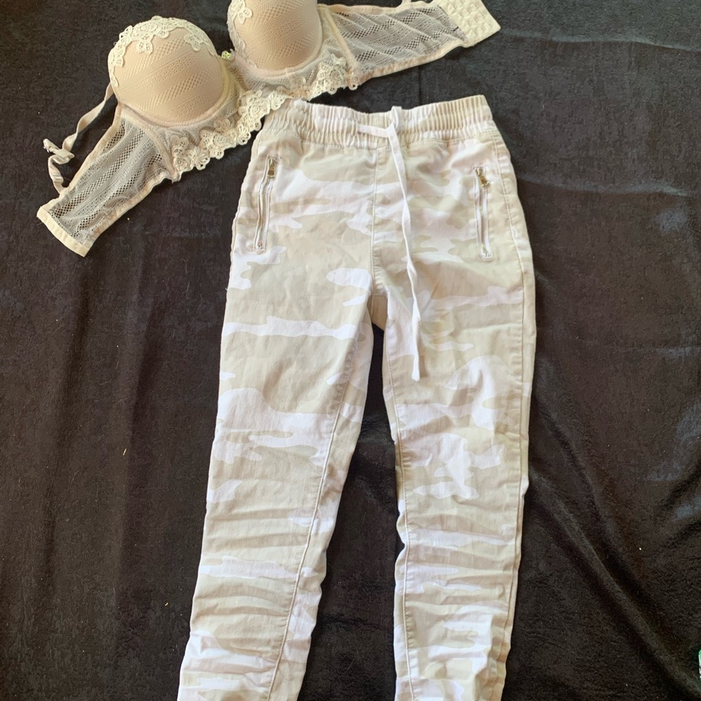 VIP Camouflage Women Jeggings - White and Cream